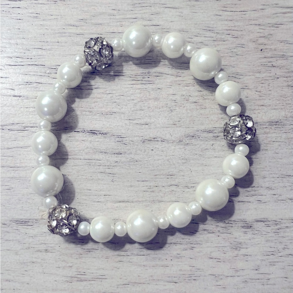Pearl Bracelet with Crystals